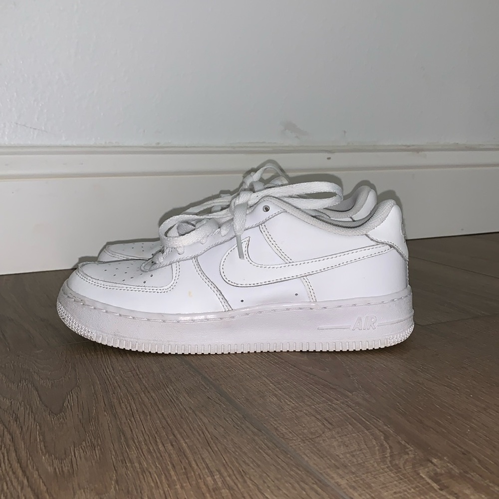 ** Size 5 kids AKA 6.5 womens AIR FORCE 1s ** in excellent condition!
